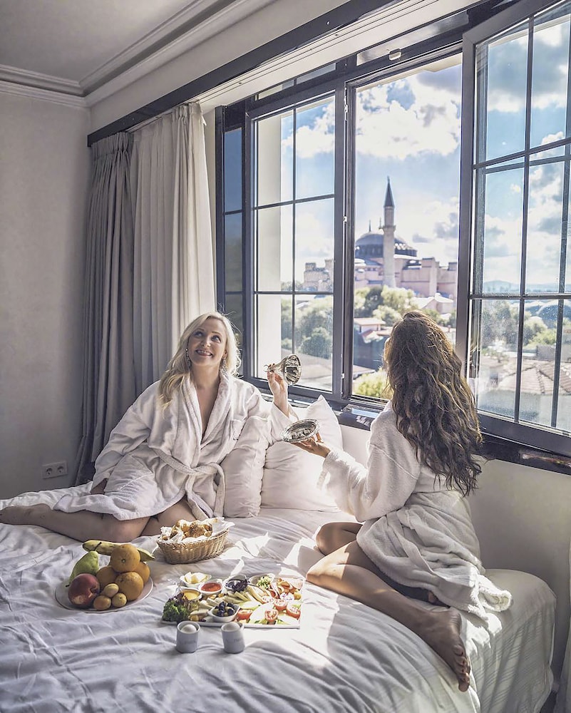 Sura Hagia Sophia Hotel — Hotel rooms in Istanbul, Istanbul