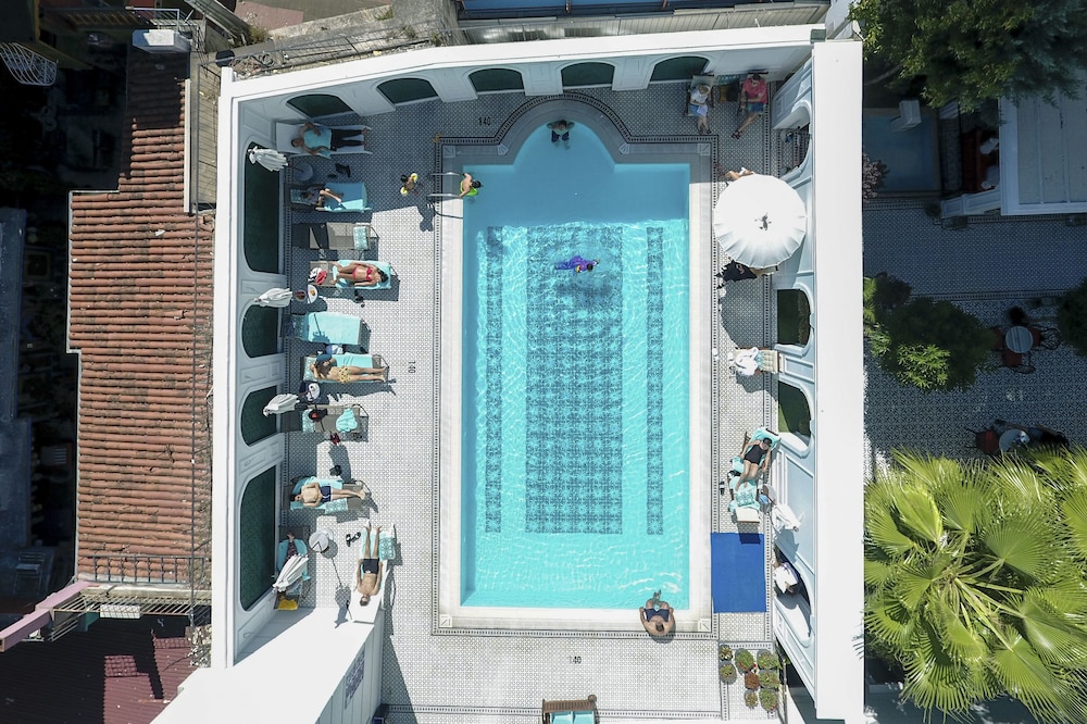 Sura Hagia Sophia Hotel — Swimming pool in Istanbul, Istanbul