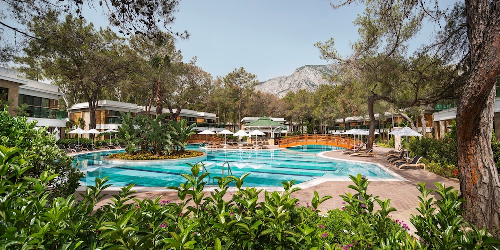 Nirvana Mediterranean Excellence – Ultra All Inclusive — Pool in Kemer