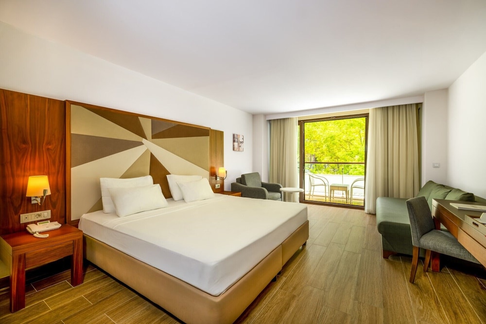 Nirvana Mediterranean Excellence – Ultra All Inclusive — Rooms in Kemer