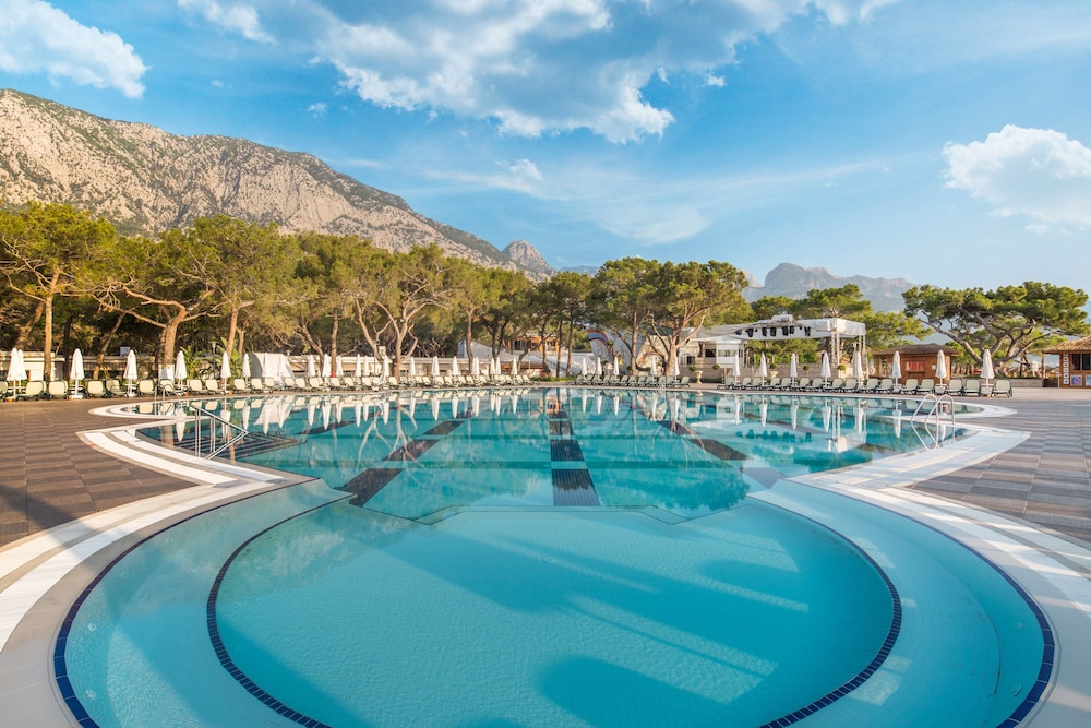 Nirvana Mediterranean Excellence – Ultra All Inclusive — Pool in Kemer