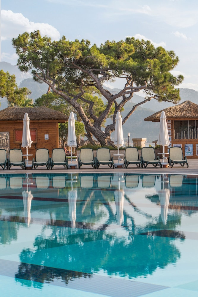 Nirvana Mediterranean Excellence – Ultra All Inclusive — Pool in Kemer