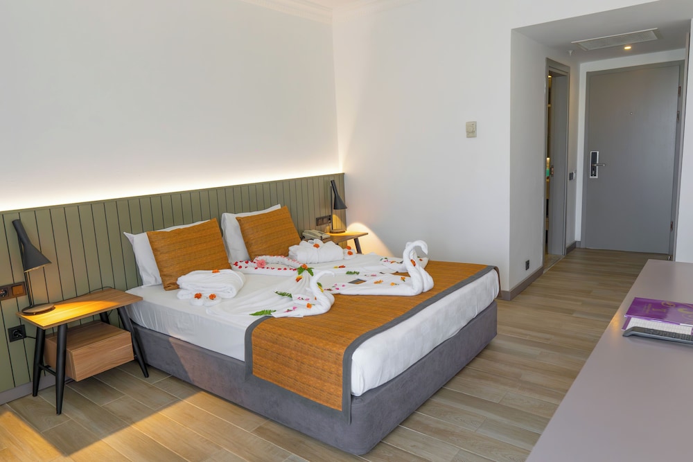 Queen's Park Resort Goynuk - All Inclusive — Hotel rooms in Kemer
