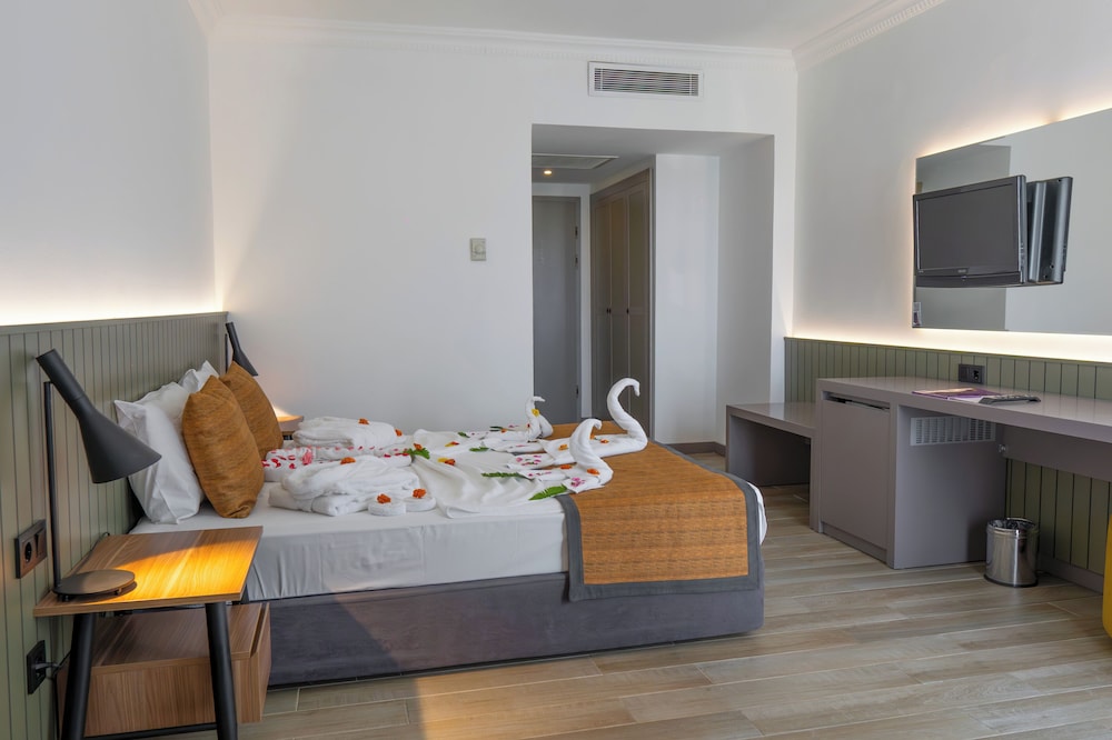 Queen's Park Resort Goynuk - All Inclusive — Hotel rooms in Kemer