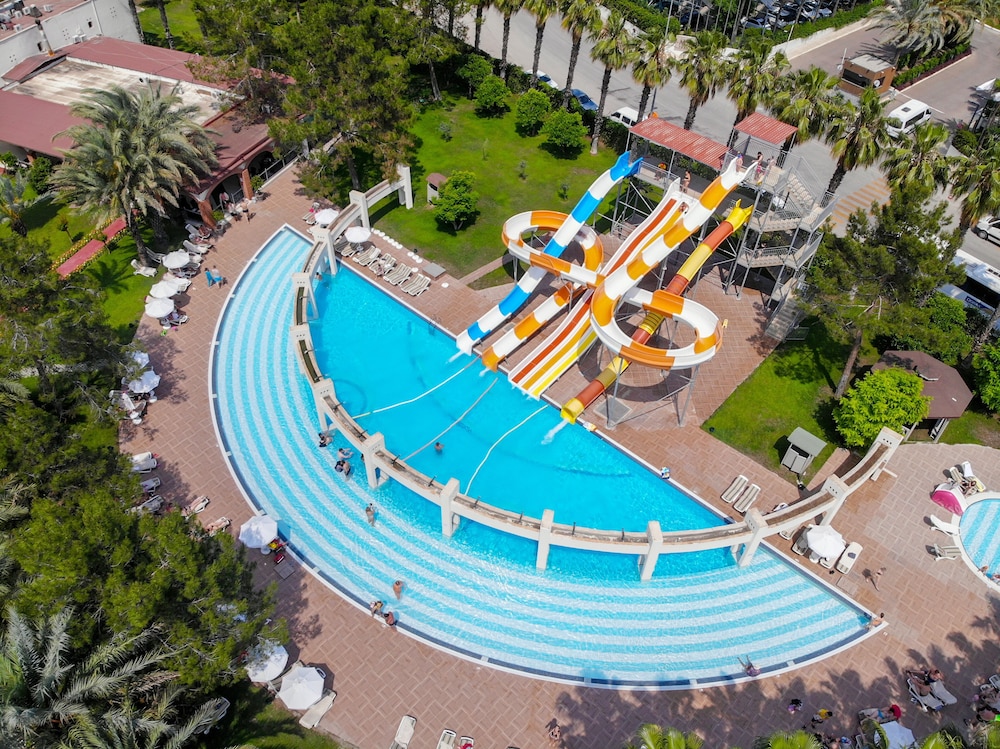 Queen's Park Resort Goynuk - All Inclusive — Swimming pool in Kemer