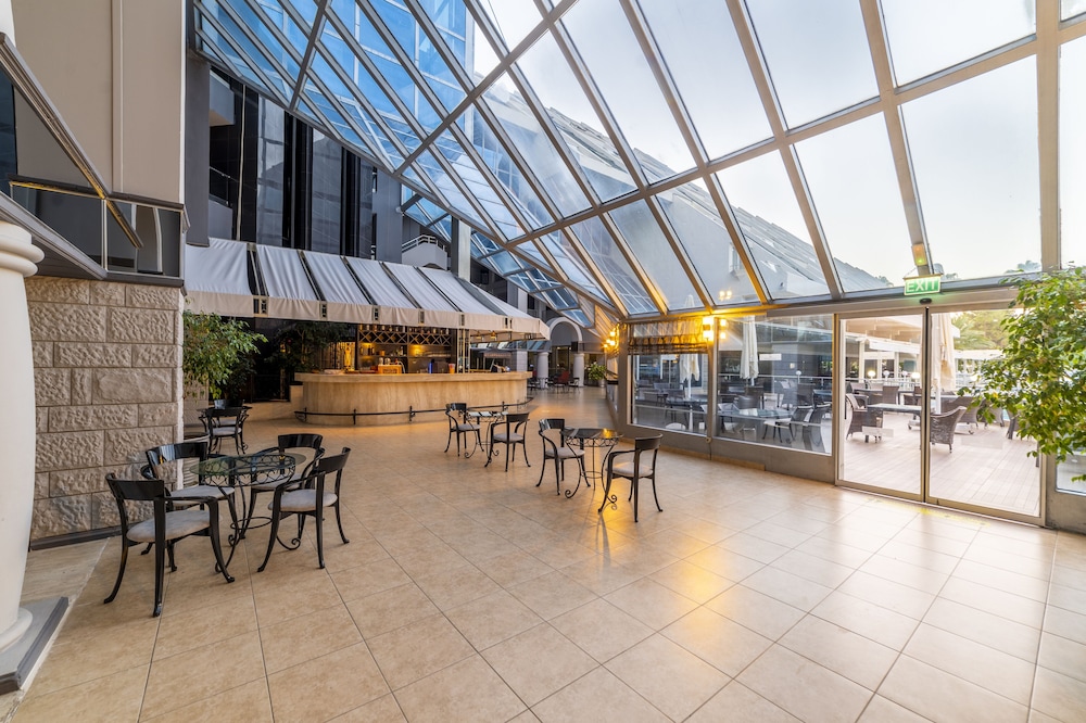 Queen's Park Resort Goynuk - All Inclusive — Restaurant & bars in Kemer