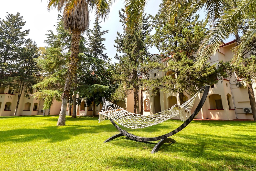 Queen's Park Resort Goynuk - All Inclusive — Hotel building in Kemer