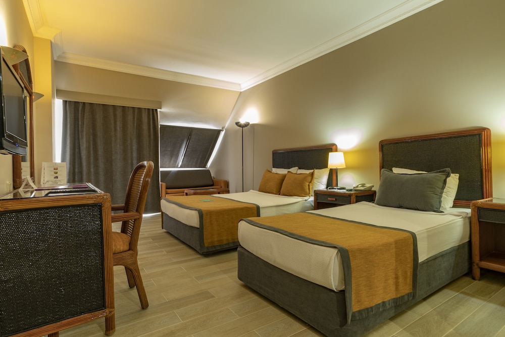 Queen's Park Resort Goynuk - All Inclusive — Hotel rooms in Kemer