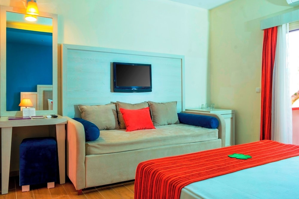 Queen's Park Resort Goynuk - All Inclusive — Hotel rooms in Kemer