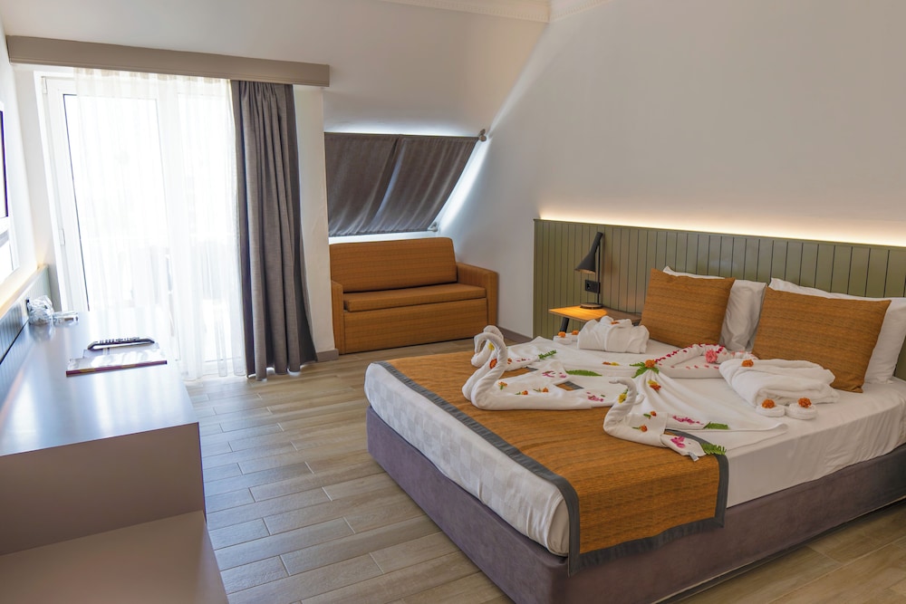 Queen's Park Resort Goynuk - All Inclusive — Hotel rooms in Kemer