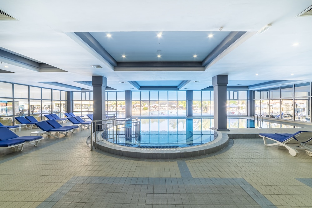 Queen's Park Resort Goynuk - All Inclusive — Swimming pool in Kemer