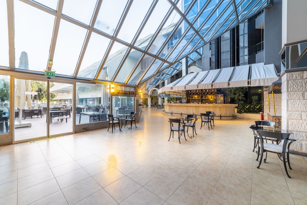 Queen's Park Resort Goynuk - All Inclusive — Restaurant & bars in Kemer