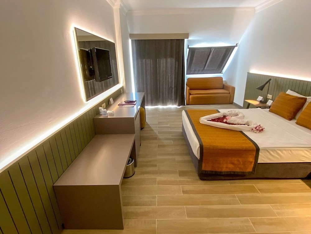 Queen's Park Resort Goynuk - All Inclusive — Hotel rooms in Kemer