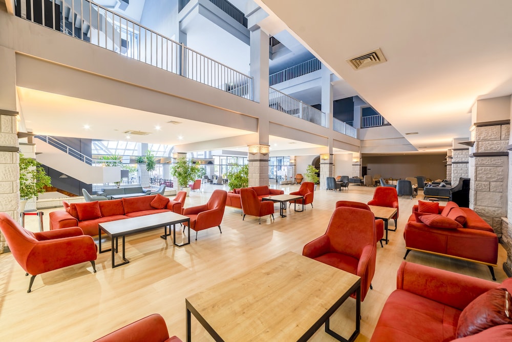 Queen's Park Resort Goynuk - All Inclusive — Hotel building in Kemer