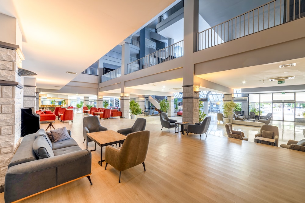 Queen's Park Resort Goynuk - All Inclusive — Hotel building in Kemer