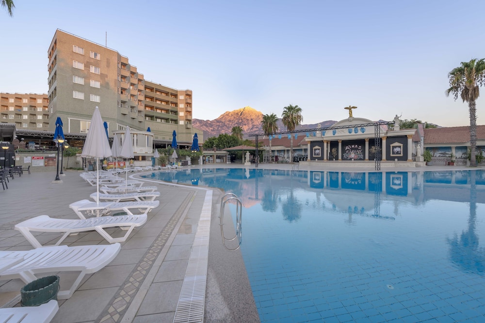 Armas Kaplan Paradise - All Inclusive — Pool in Kemer