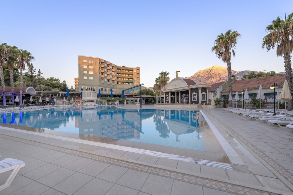 Armas Kaplan Paradise - All Inclusive — Pool in Kemer
