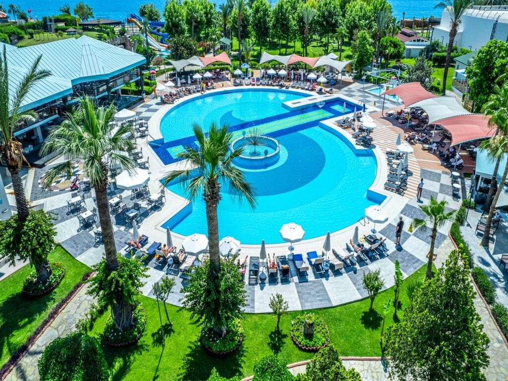 Le Jardin Resort Holiday Village - All inclusive — Swimming pool in Kemer
