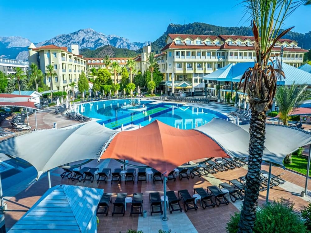 Le Jardin Resort Holiday Village - All inclusive — Swimming pool in Kemer