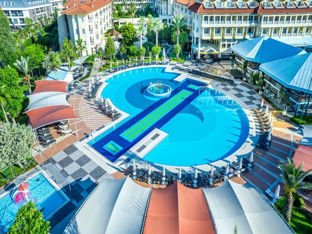 Le Jardin Resort Holiday Village - All inclusive — Swimming pool in Kemer