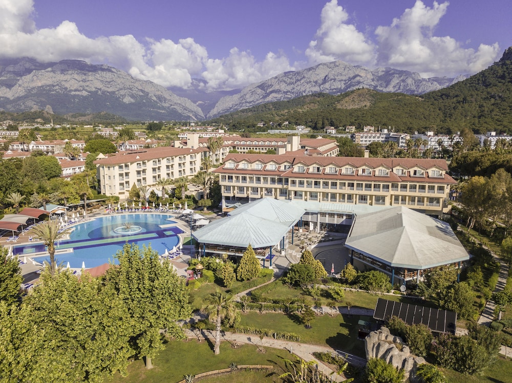 Le Jardin Resort Holiday Village - All inclusive — Hotel building in Kemer