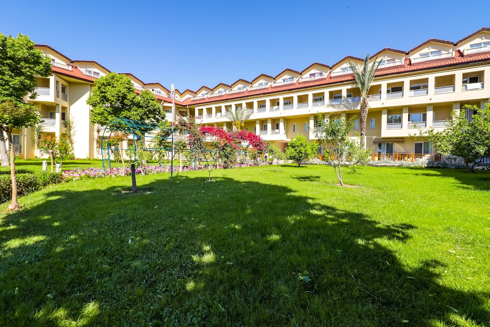 Le Jardin Resort Holiday Village - All inclusive — Hotel building in Kemer