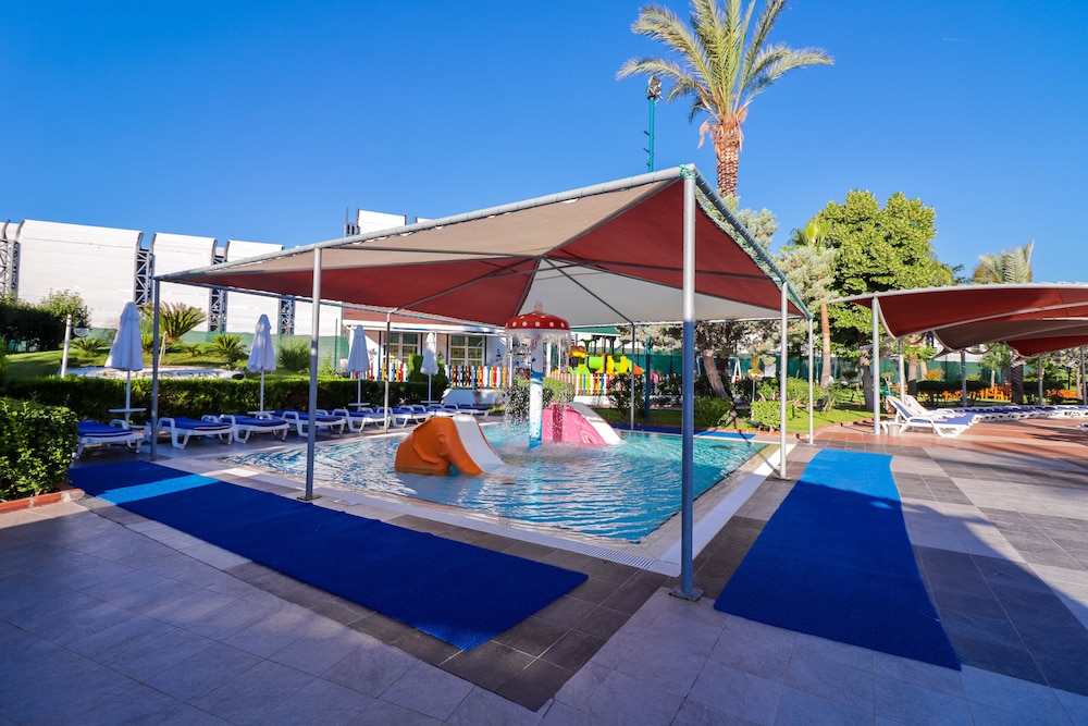 Le Jardin Resort Holiday Village - All inclusive — Swimming pool in Kemer