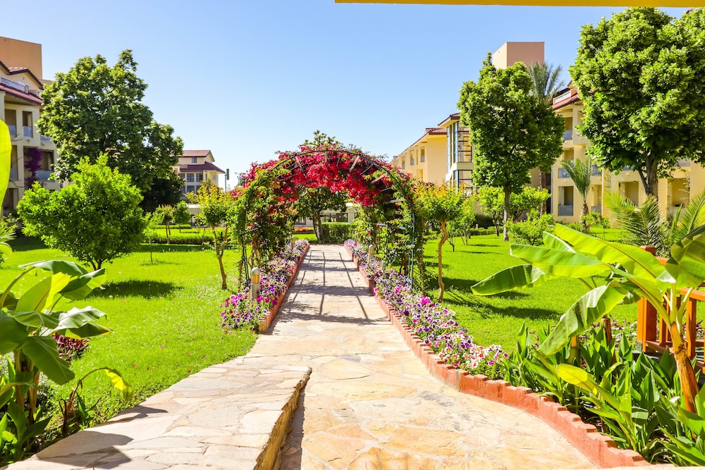 Le Jardin Resort Holiday Village - All inclusive — Hotel building in Kemer