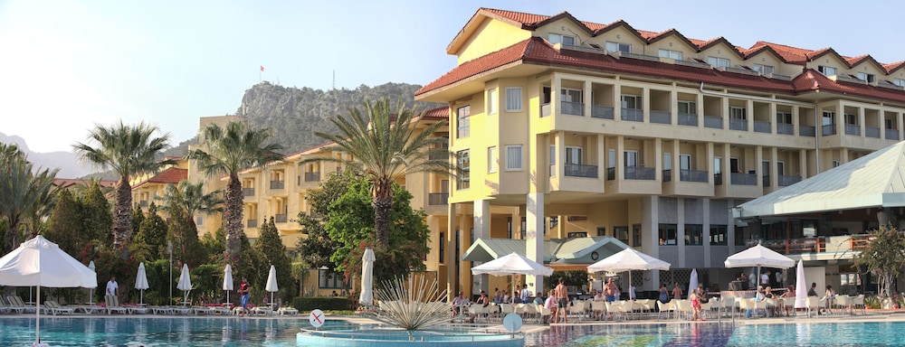 Le Jardin Resort Holiday Village - All inclusive — Hotel building in Kemer