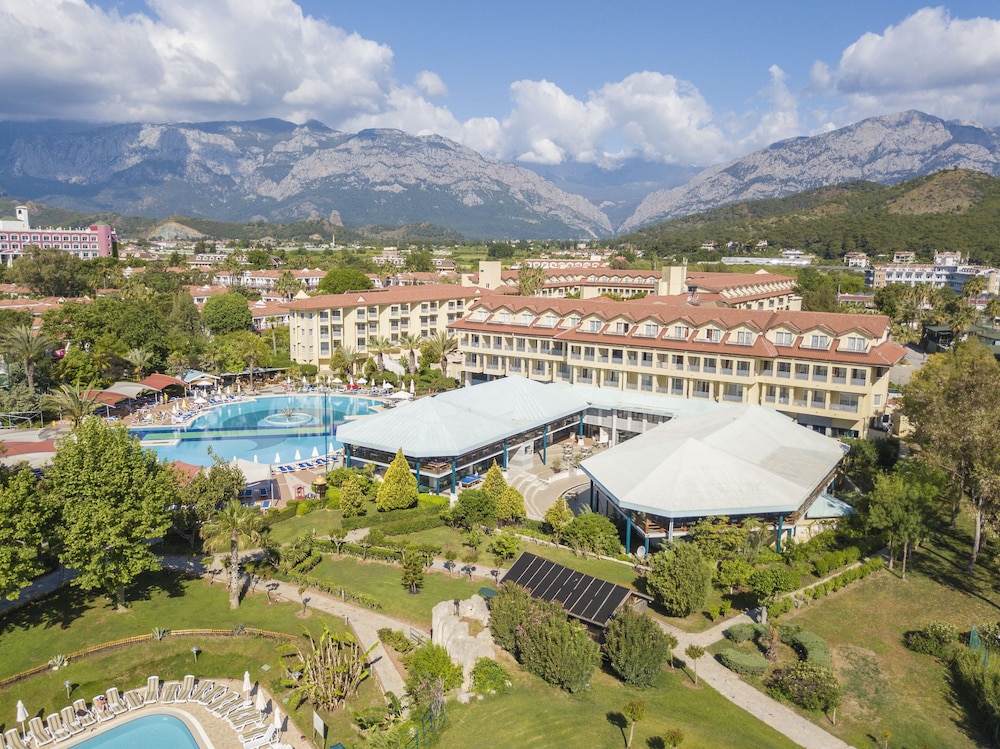Le Jardin Resort Holiday Village - All inclusive — Hotel building in Kemer