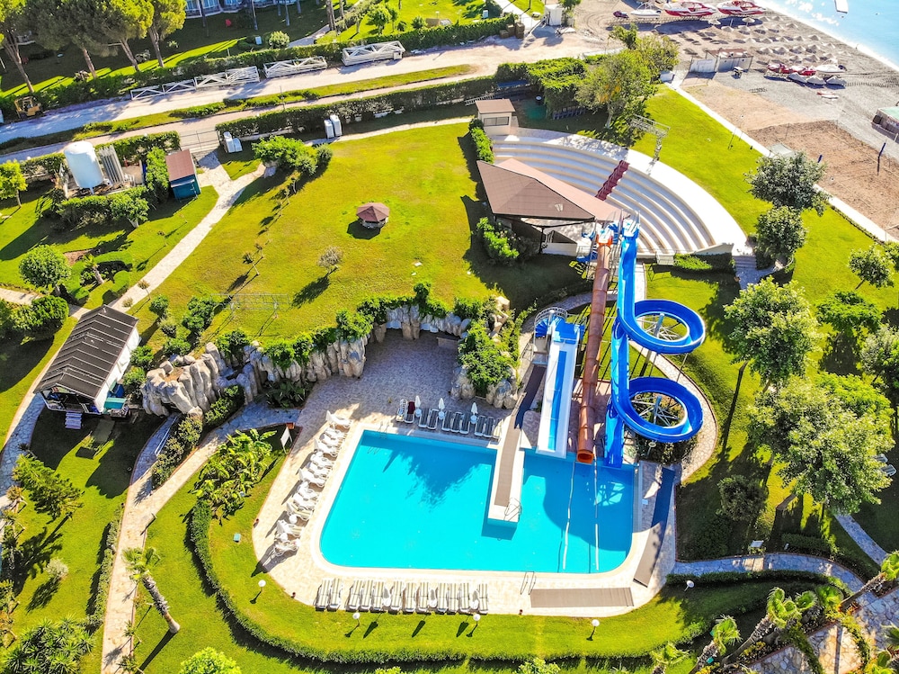 Le Jardin Resort Holiday Village - All inclusive — Swimming pool in Kemer