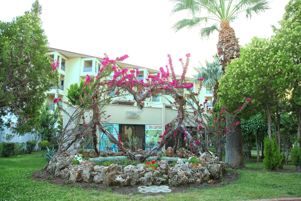 Le Jardin Resort Holiday Village - All inclusive — Hotel building in Kemer