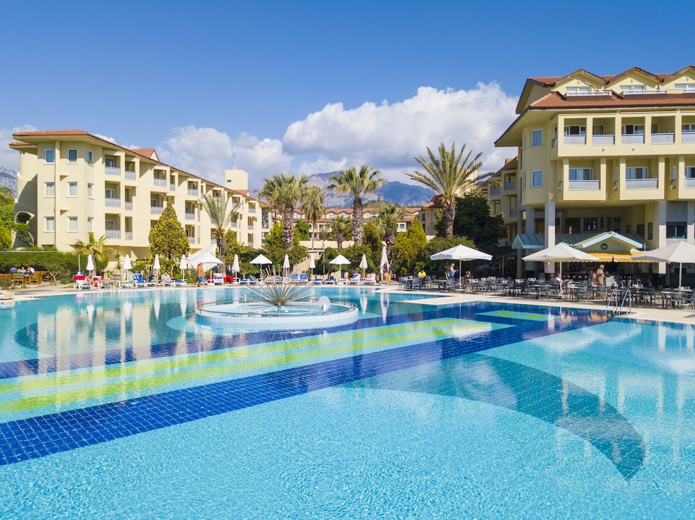 Le Jardin Resort Holiday Village - All inclusive — Swimming pool in Kemer