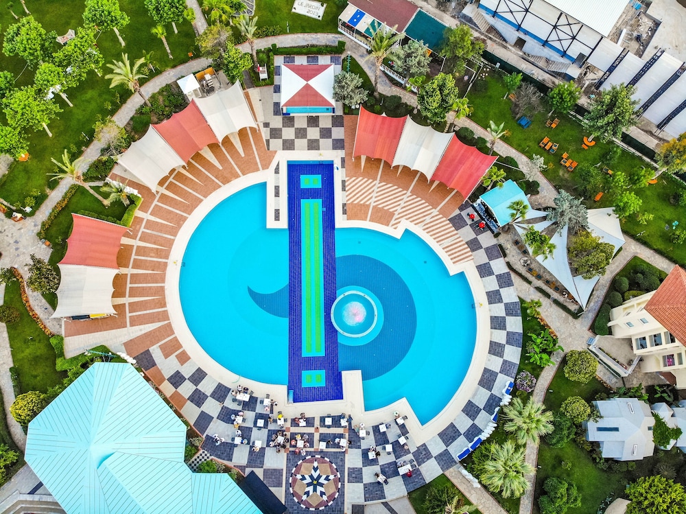 Le Jardin Resort Holiday Village - All inclusive — Swimming pool in Kemer