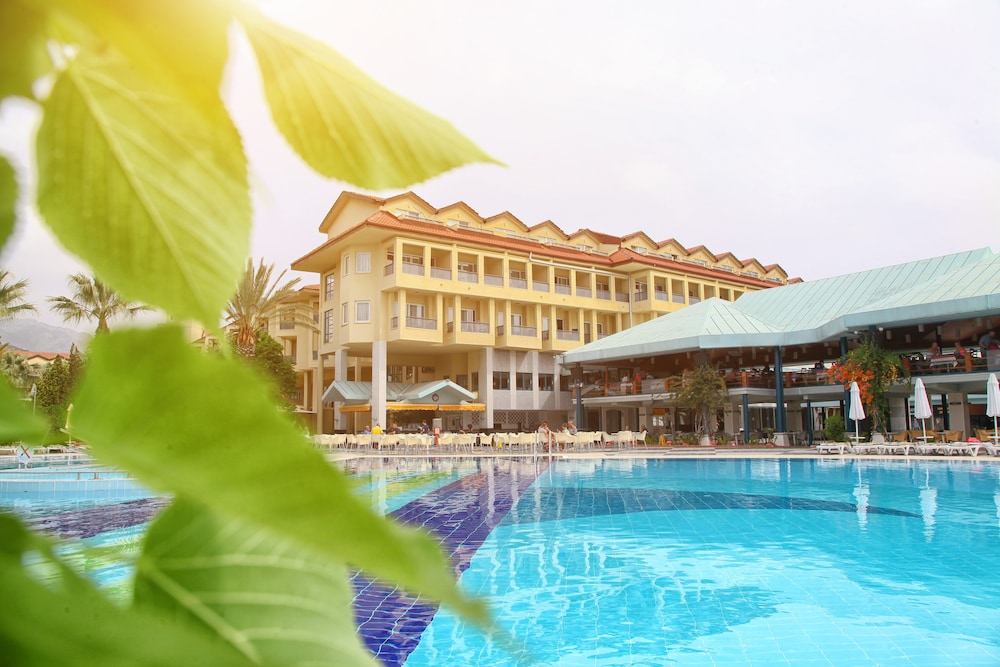 Le Jardin Resort Holiday Village - All inclusive — Swimming pool in Kemer
