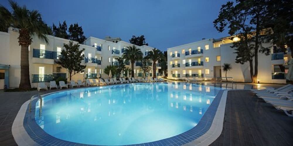 Le Bleu Hotel & Resort