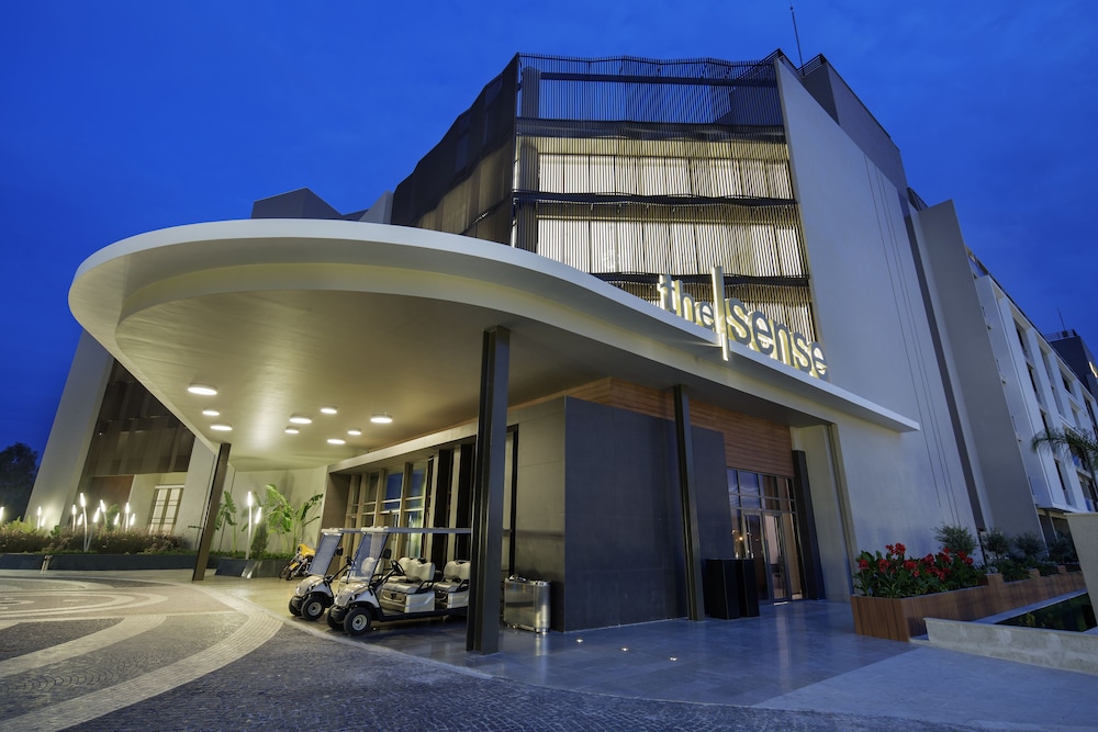 The Sense De Luxe – All Inclusive — Hotel building in Side