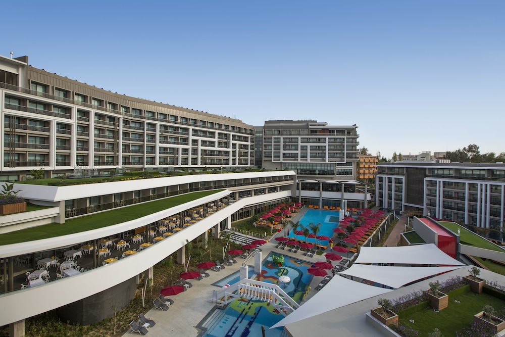 The Sense De Luxe – All Inclusive — Hotel building in Side