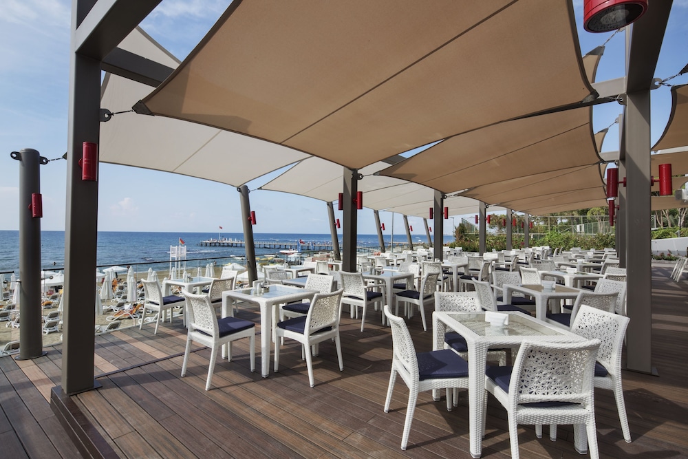 The Sense De Luxe – All Inclusive — Restaurant & bars in Side