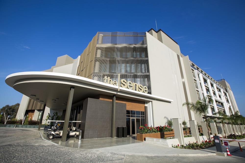 The Sense De Luxe – All Inclusive — Hotel building in Side