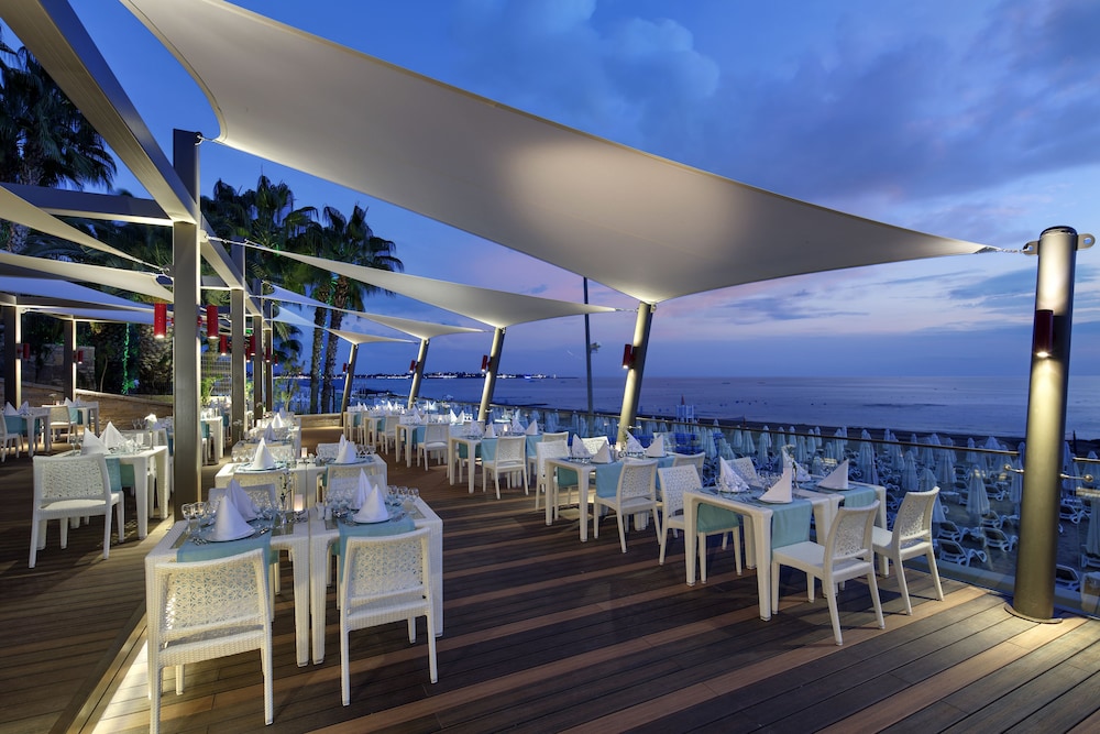 The Sense De Luxe – All Inclusive — Restaurant & bars in Side