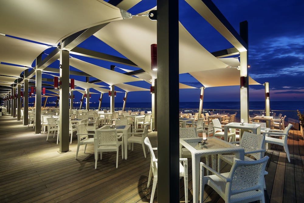 The Sense De Luxe – All Inclusive — Restaurant & bars in Side