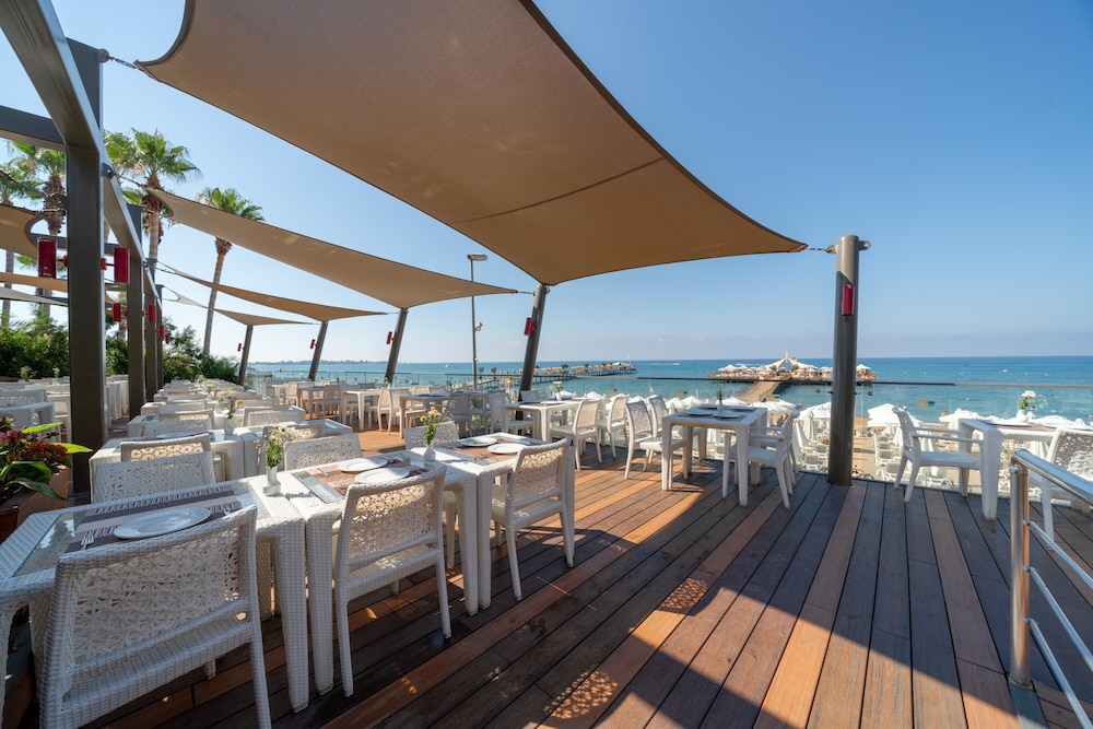 The Sense De Luxe – All Inclusive — Restaurant & bars in Side