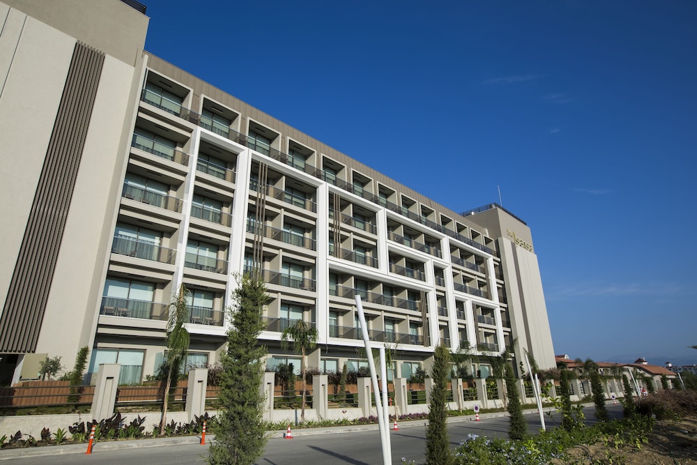 The Sense De Luxe – All Inclusive — Hotel building in Side