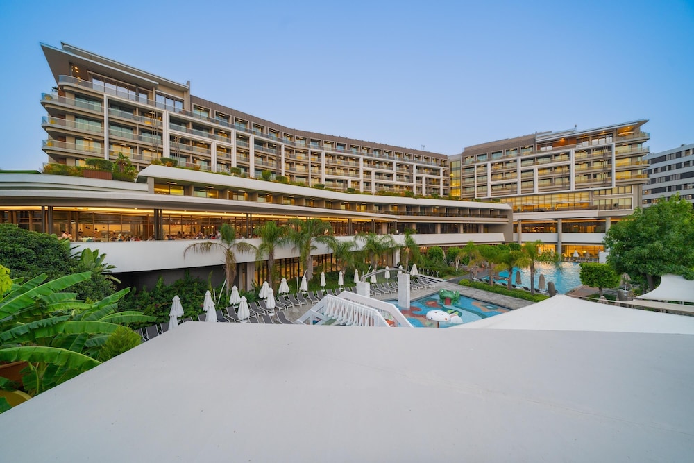 The Sense De Luxe – All Inclusive — Hotel building in Side
