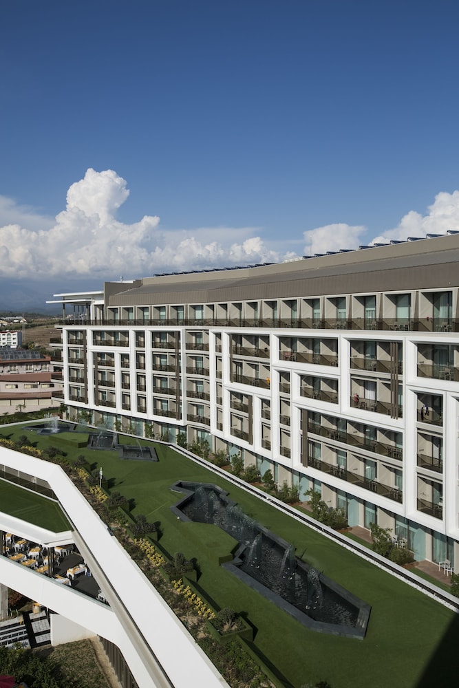The Sense De Luxe – All Inclusive — Hotel building in Side