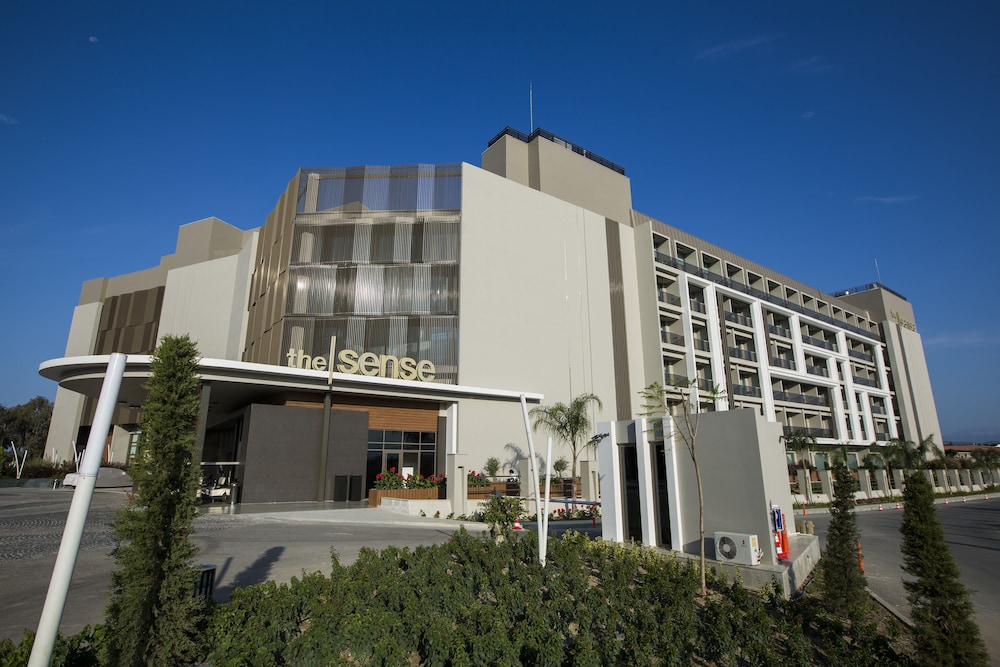The Sense De Luxe – All Inclusive — Hotel building in Side