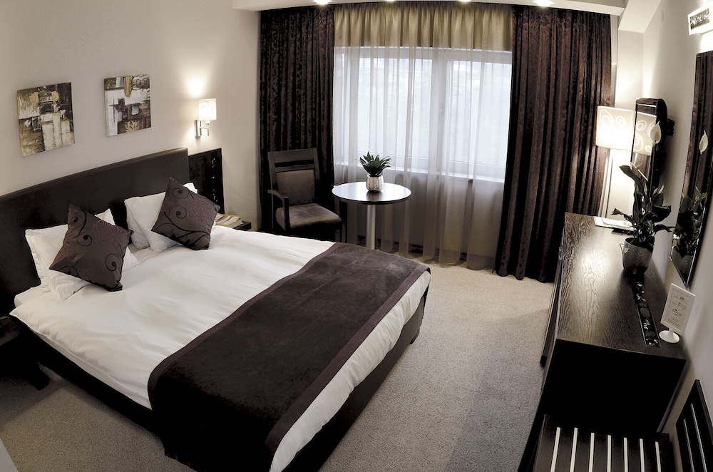 Queen's Hotel - zdjęcie 3