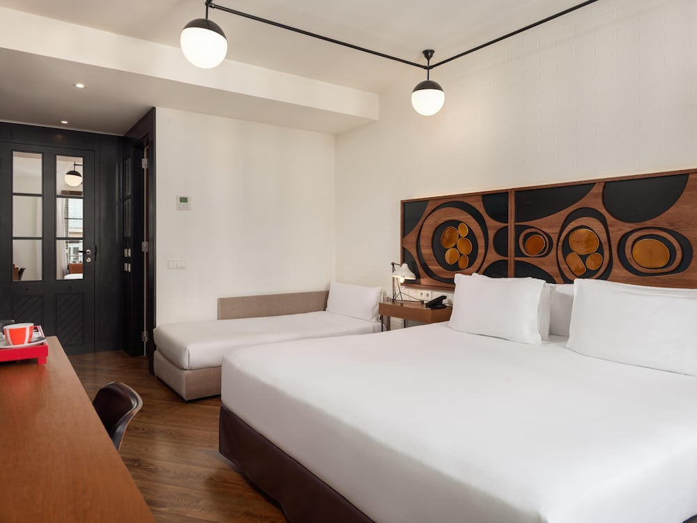 H10 Metropolitan — Hotel rooms in Barcelona, Catalonia