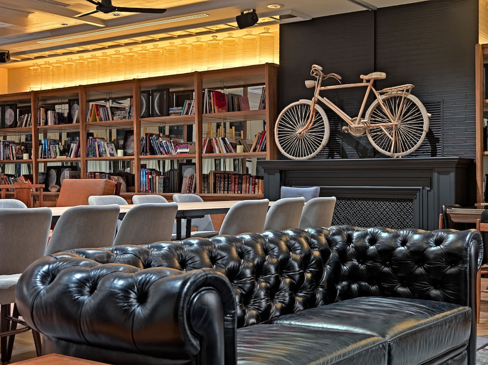H10 Metropolitan — Restaurant & bars in Barcelona, Catalonia
